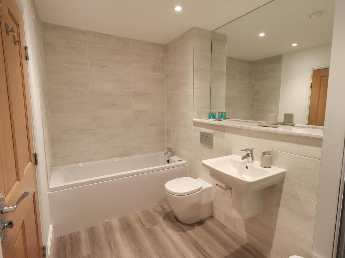 The Alfred Suite Stone Cross Mansion 울버스톤 외부 사진